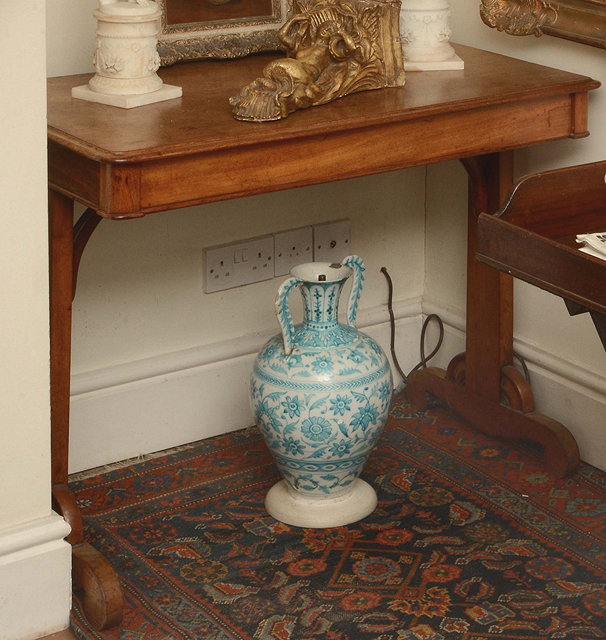 Appraisal: A VICTORIAN MAHOGANY SIDE TABLE fitted one frieze drawer end