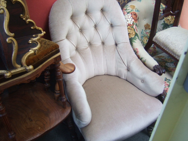 Appraisal: A Victorian oak framed button back arm chair with bow