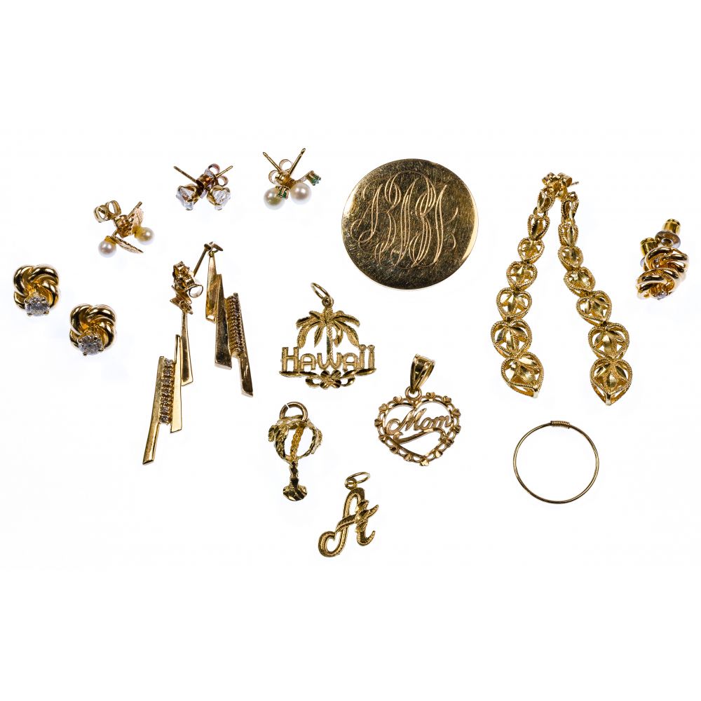 Appraisal: K YELLOW GOLD JEWELRY ASSORTMENT items including pairs of studs