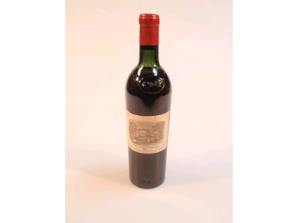 Appraisal: A single bottle of Chateau Lafite-Rothschild cl