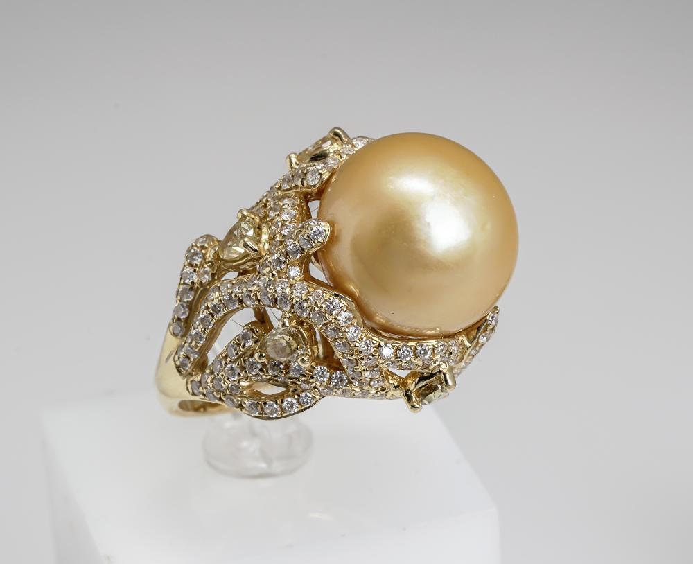 Appraisal: TESTED -KARAT YELLOW-GOLD GOLDEN SOUTH SEA PEARL AND DIAMOND RINGTested