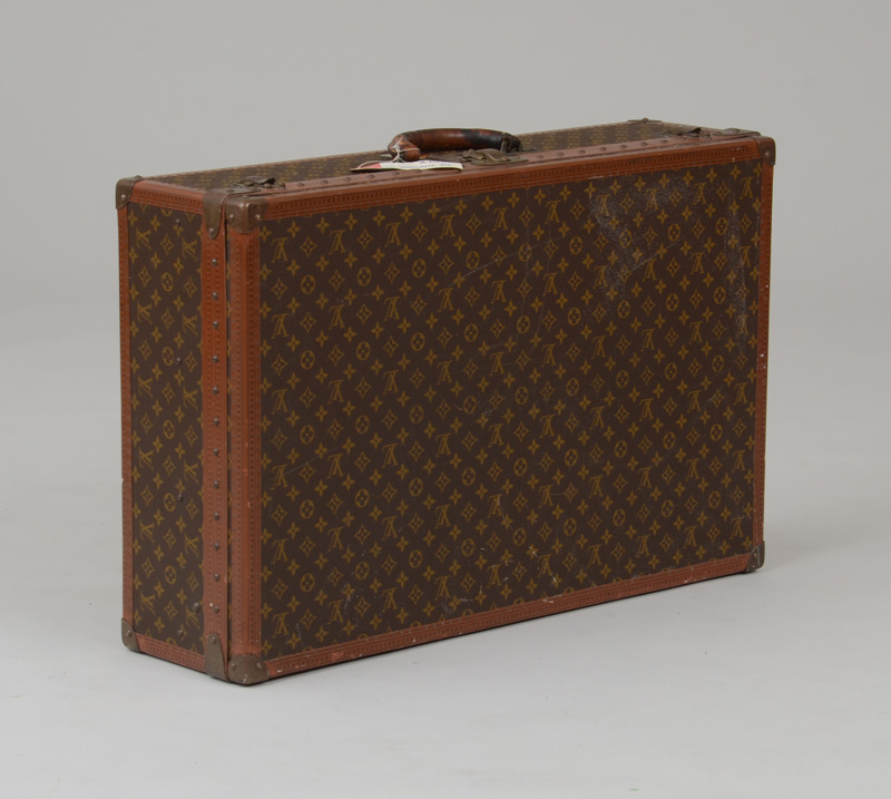 Appraisal: LOUIS VUITTON SUITCASE Serial of typical form with a welled