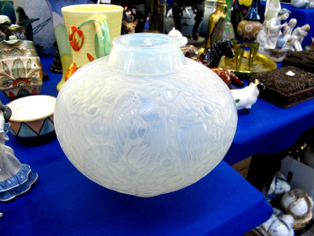 Appraisal: Lalique 'Aras' design globular vase designed engraved mark to base