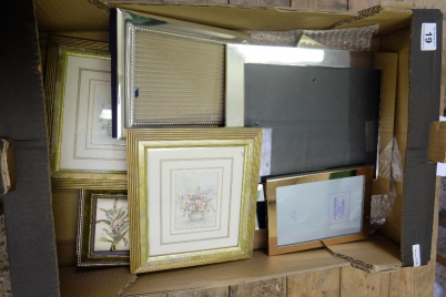 Appraisal: A collection of metallic picture frames and pictures