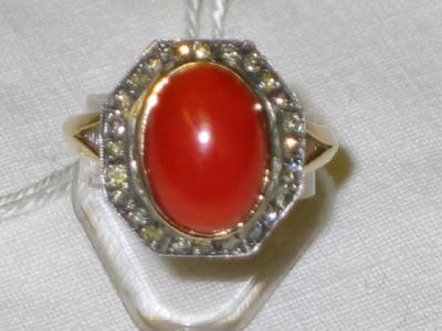 Appraisal: AN ART DECO STYLE OXBLOOD CORAL RING with cabochon stone