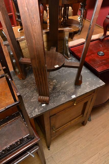 Appraisal: AN EARLY TH CENTURY MARBLE TOPPED WASH STAND WITH SINGLE