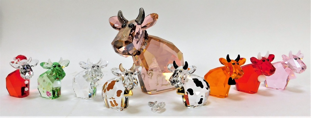 Appraisal: PC SWAROVSKI MO COW FIGURINE GROUPING Austria Circa Lot includes