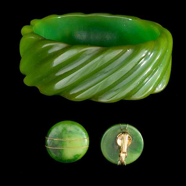 Appraisal: Avacado bakelite bangle with earrings A carved green Bakelite bangle