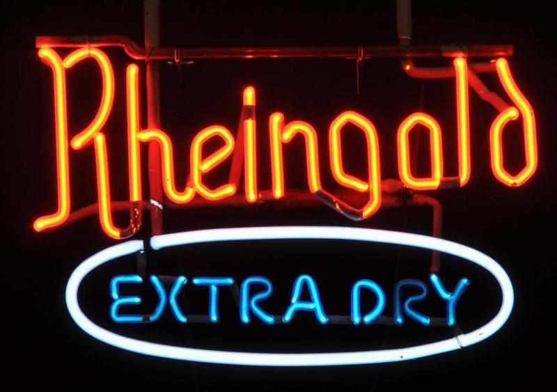 Appraisal: Rheingold Extra Dry Oval Neon Sign Description s Red White