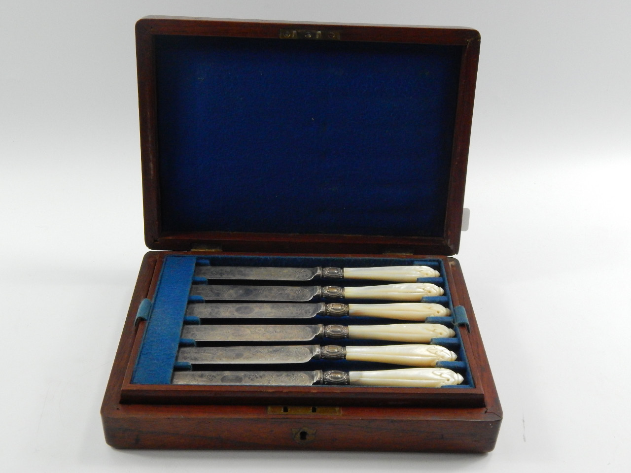 Appraisal: A set of six Victorian plated fruit knives and forks