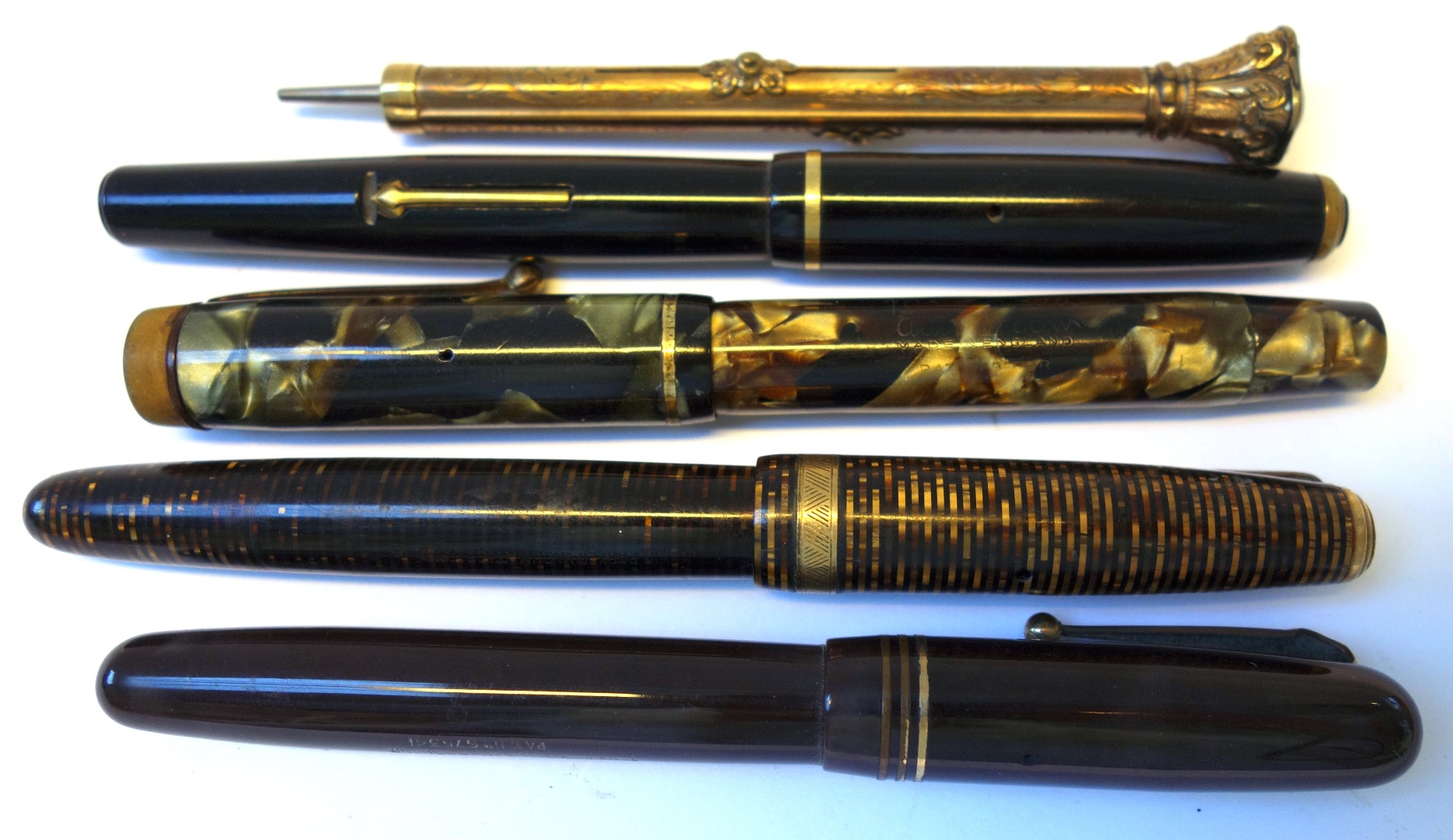 Appraisal: Four vintage fountain pens Parker Vacumatic Wyvern perfect pen No