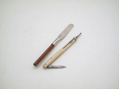 Appraisal: A late-Victorian silver pencil cover and letter opener by S