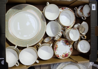 Appraisal: A collection of Royal Albert Old Country Rose teaware and