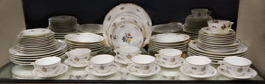 Appraisal: HAVILAND NYMPH CHINA SERVICE Approx pieces in the floral motif