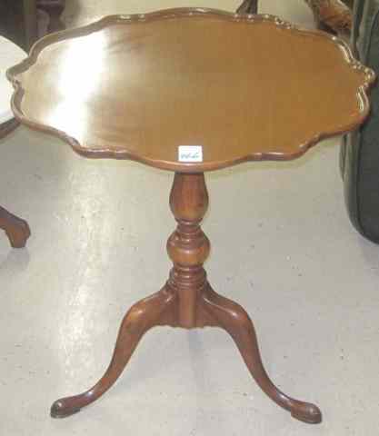 Appraisal: FEDERAL STYLE MAHOGANY TRIPOD TEA TABLE Imperial Furniture Co Grand