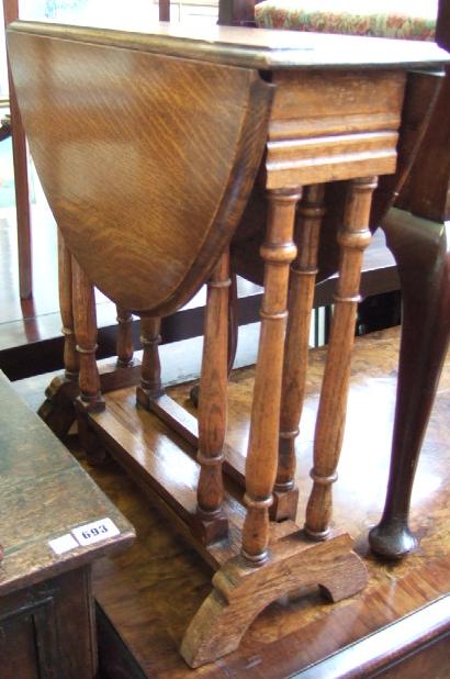 Appraisal: A light oak small sutherland table on turned gate leg