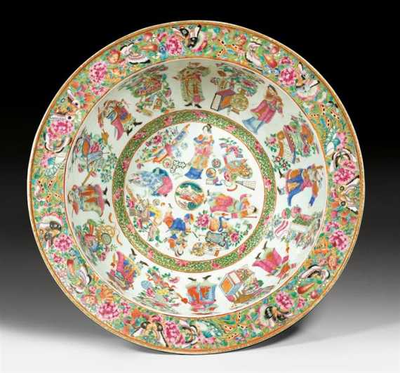 Appraisal: A LARGE CANTON STYLE BASIN China Qianlong period diameter cm