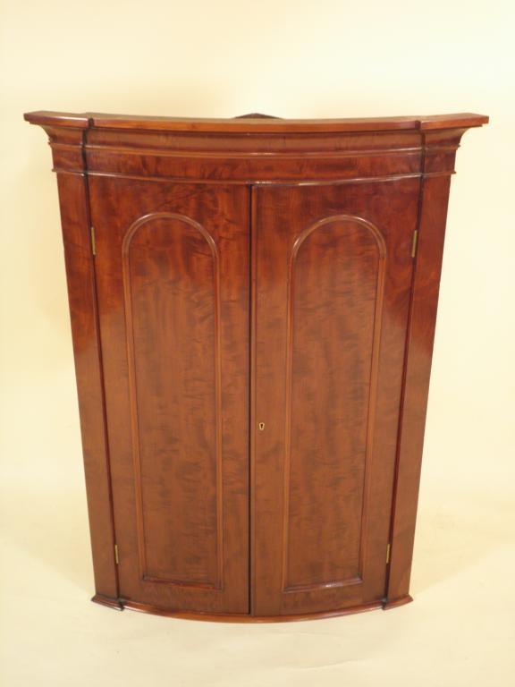 Appraisal: An early Victorian figured mahogany corner cabinet with a plain