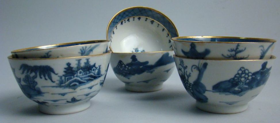 Appraisal: EIGHTEEN PIECES OF CHINESE EXPORT BLUE AND WHITE PORCELAIN th