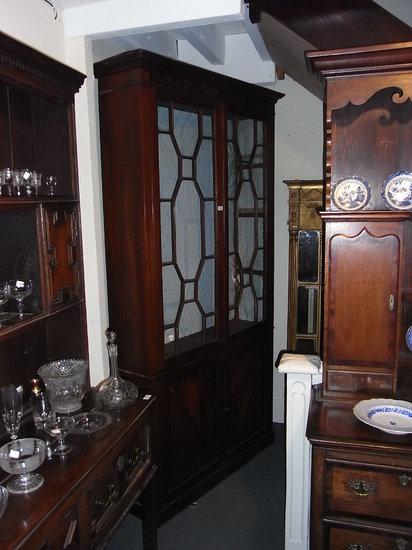 Appraisal: A TH CENTURY MAHOGANY BOOKCASE the upper part having astragal