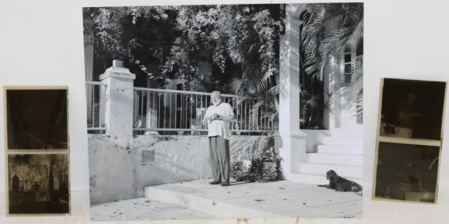 Appraisal: ERNEST HEMINGWAY X BLACK AND WHITE PHOTO OUTSIDE FINCA LA