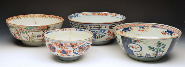 Appraisal: A COLLECTION OF FOUR CHINESE EXPORT PORCELAIN BOWLS th Century