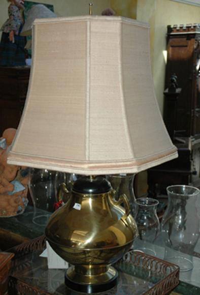 Appraisal: A PAIR OF BRASS TABLE LAMPS In the Chinoiserie taste