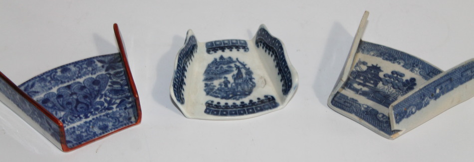 Appraisal: An thC Caughley porcelain asparagus server in blue and white