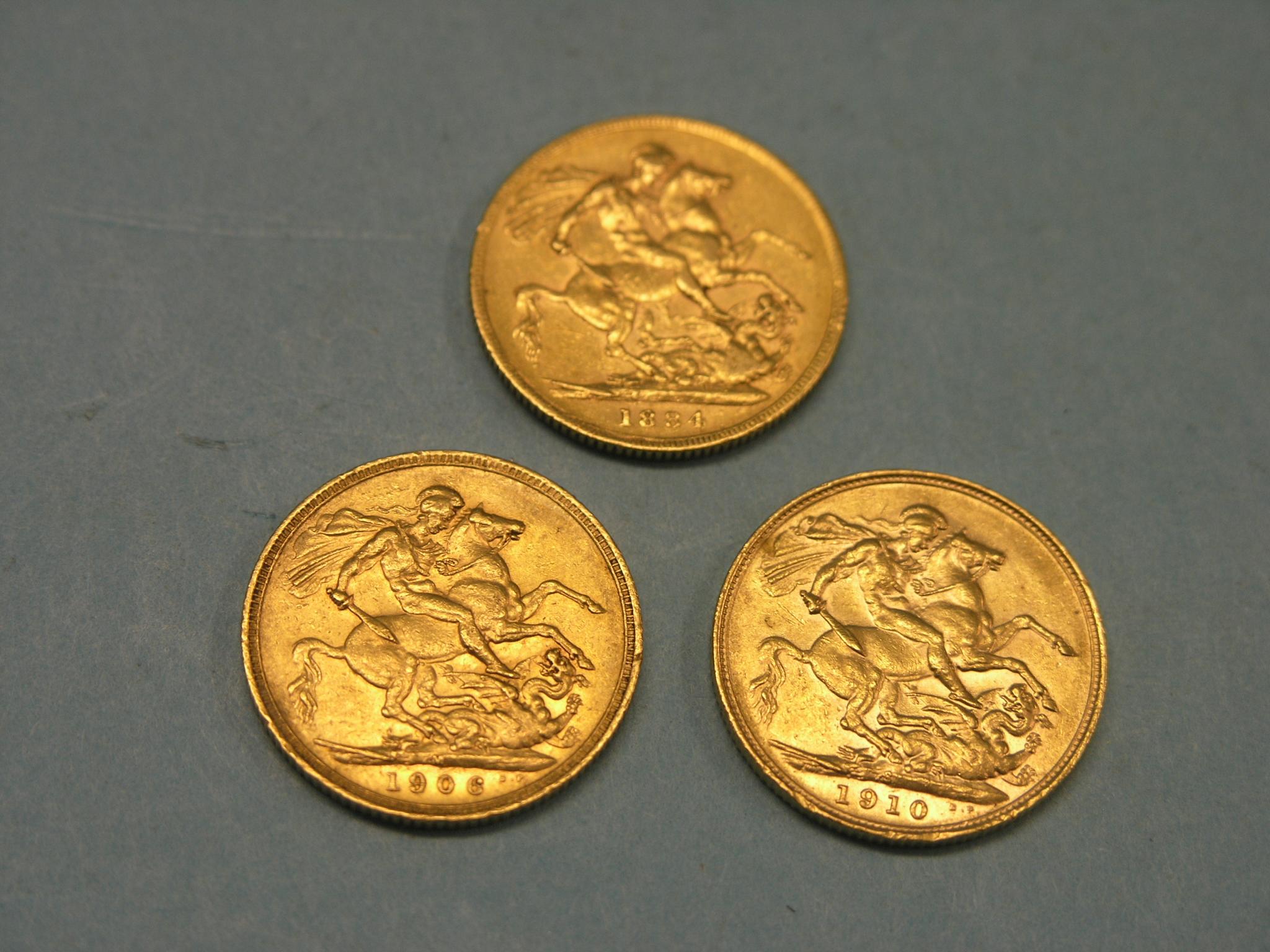 Appraisal: Three gold Sovereigns includes Melbourne and Sydney mints