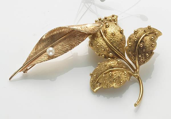 Appraisal: An k gold leaf brooch Tiffany Italy together with a