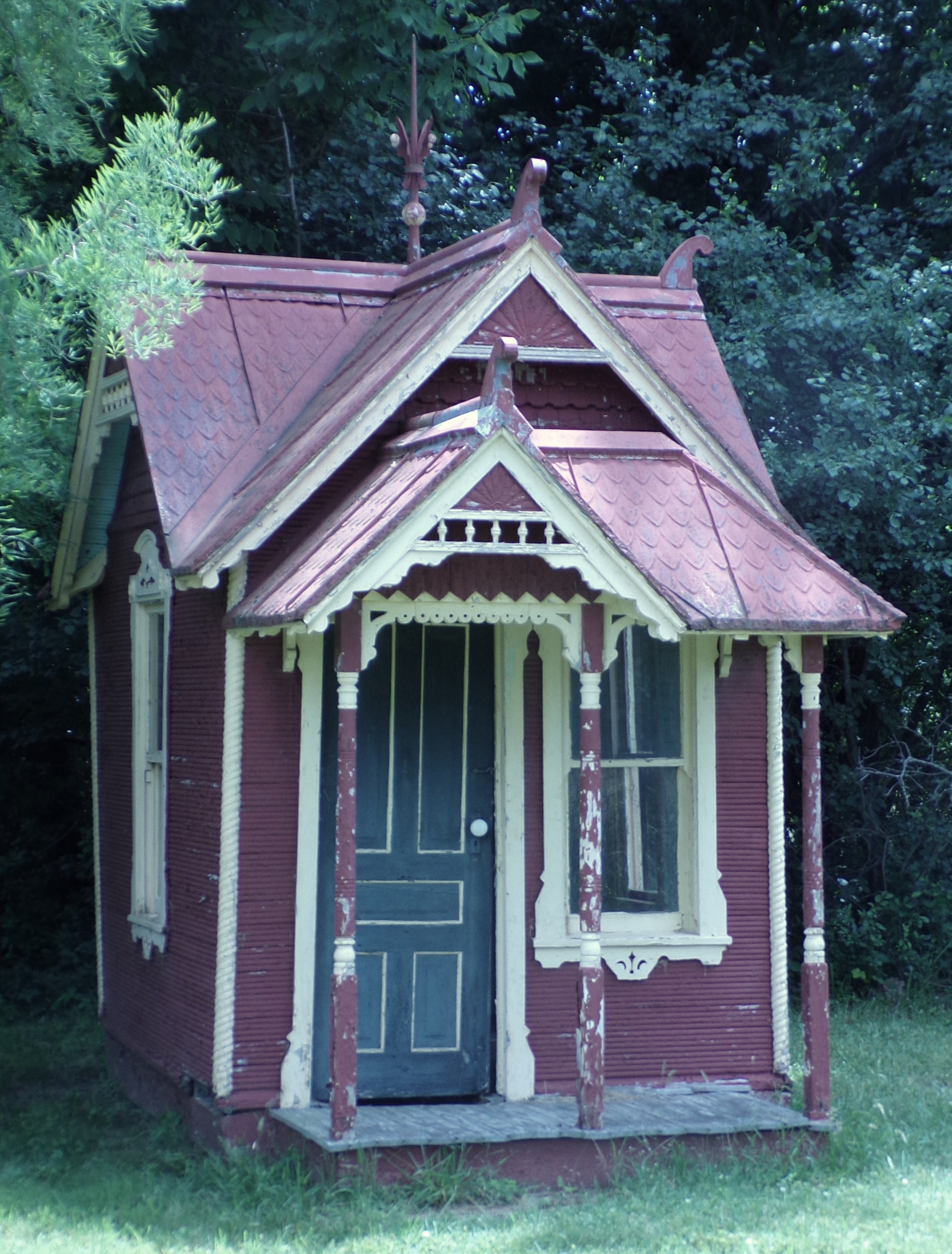 Appraisal: Victorian style child's play house