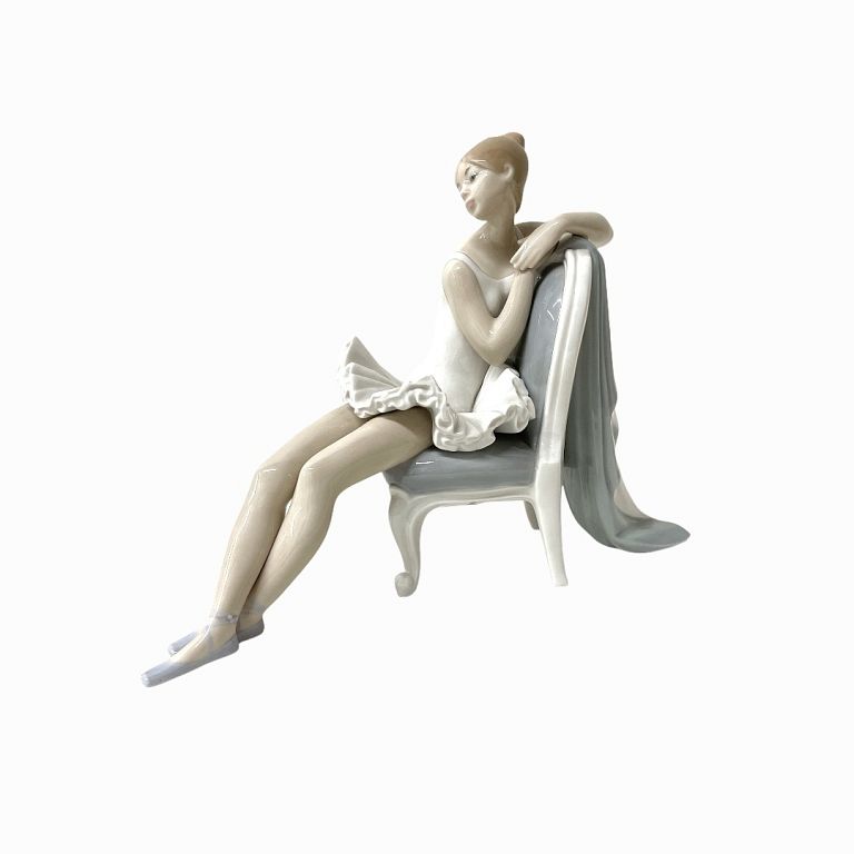 Appraisal: Lladro Porcelain Ballerina Figurine Lladro Porcelain Ballerina Figurine Figurine depicts