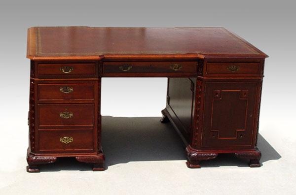 Appraisal: MAHOGANY LEATHER TOP DOUBLE PEDESTAL PARTNERS DESK Mahogany with embossed