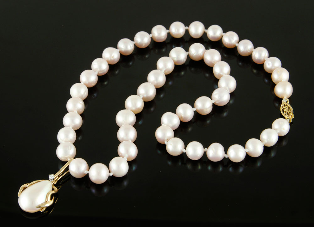 Appraisal: - Freshwater Pearl Necklace Necklace with freshwater pearls and pendant