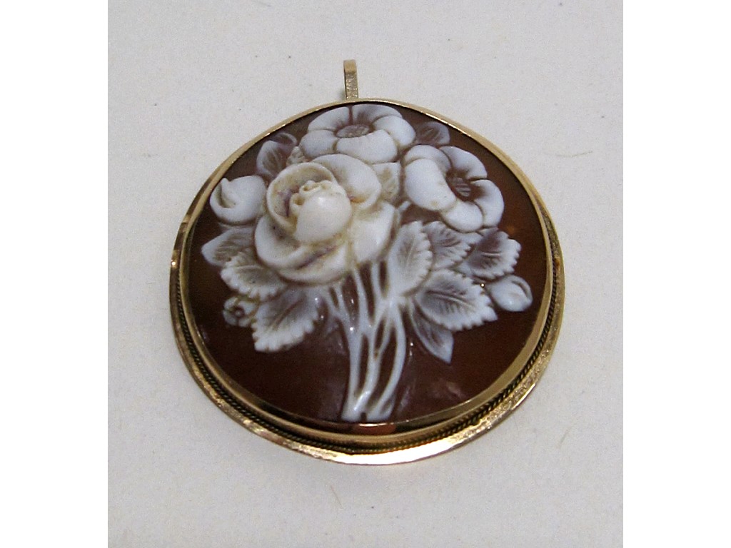 Appraisal: Nine carat gold mounted cameo brooch pendant