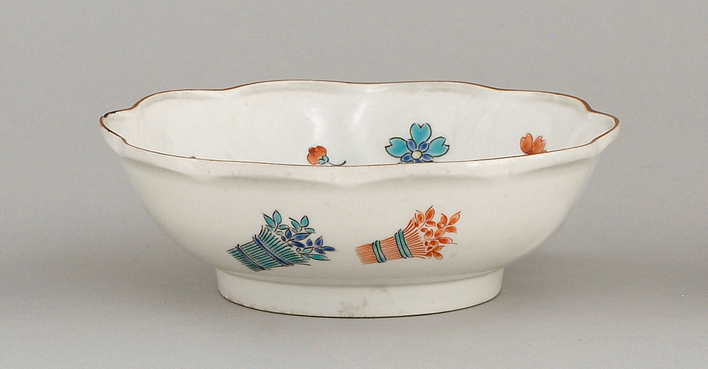 Appraisal: KAKIEMON PORCELAIN BOWL th th CenturyIn flower form With floral