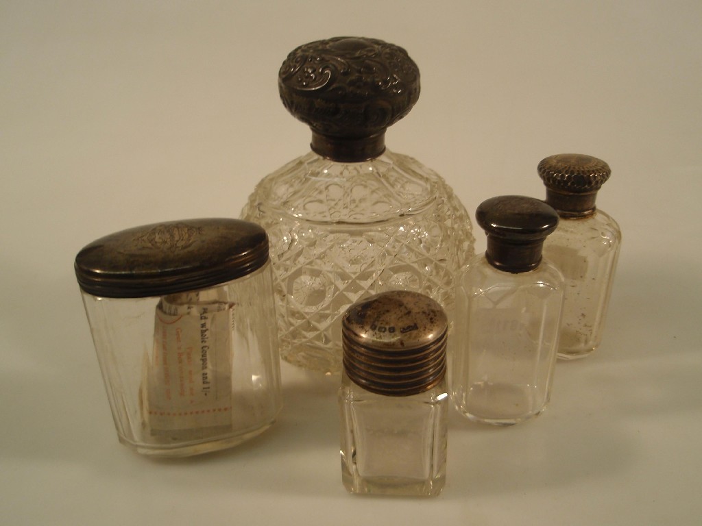 Appraisal: An Edward VII cut glass scent bottle with a silver