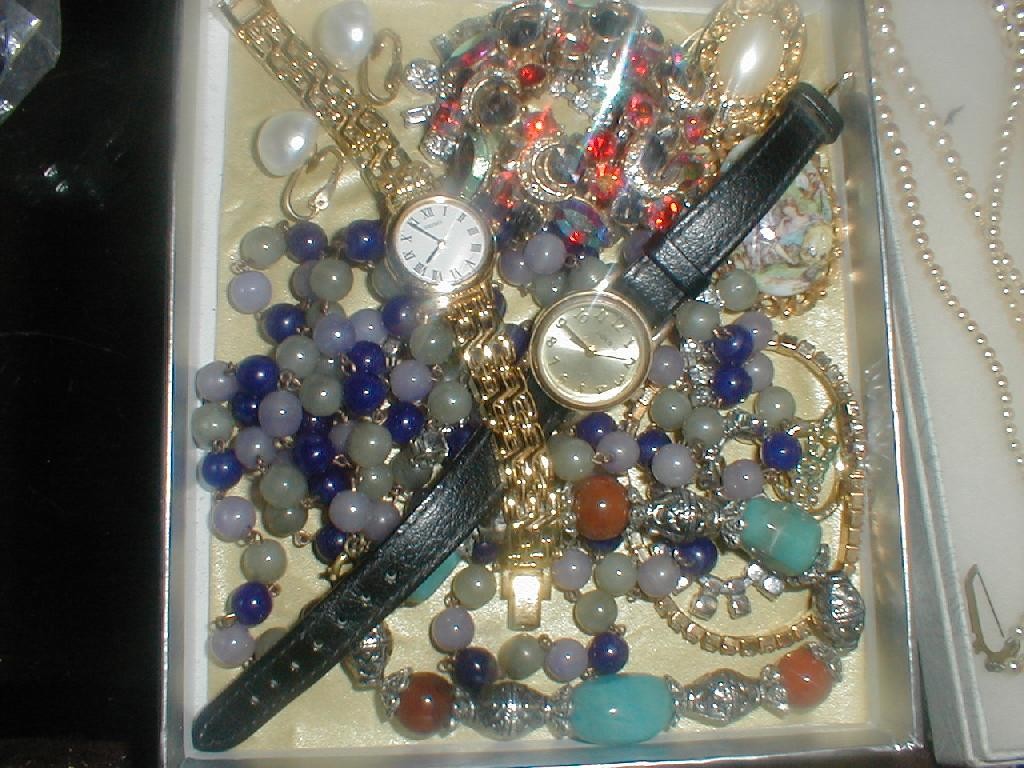 Appraisal: A small quantity of costume jewellery and two pearl bead