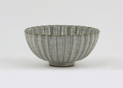 Appraisal: A Chinese crackle-glazed fluted bowl in the Song dynasty style