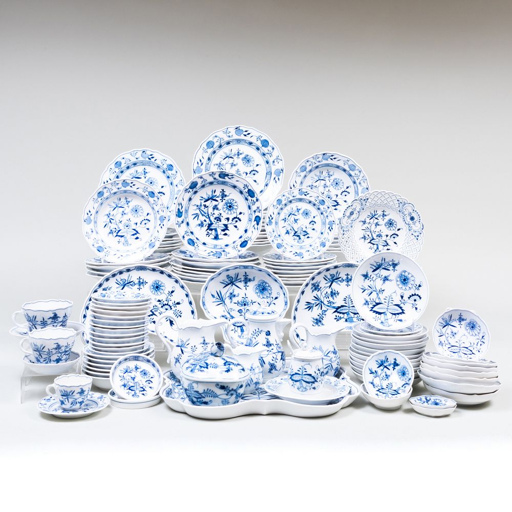 Appraisal: Meissen Porcelain Service in the 'Blue Onion' Pattern Various blue