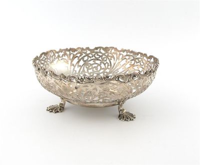 Appraisal: An Edwardian silver bowl by Elkington and Co London circular