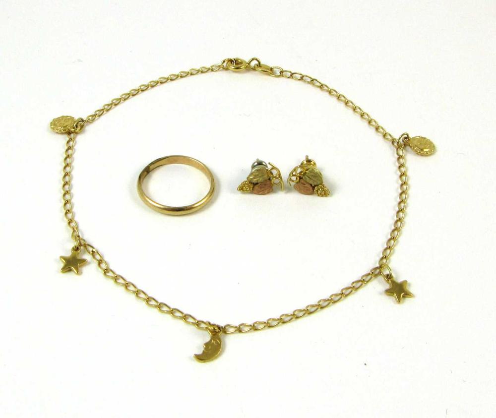 Appraisal: FOUR ARTICLES OF YELLOW GOLD JEWELRY including a k yellow