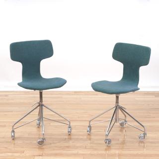 Appraisal: Pair Arne Jacobsen Model desk chairs Pair Arne Jacobsen Model