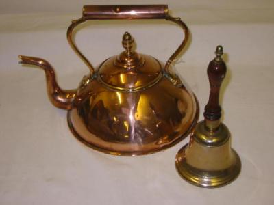 Appraisal: A VICTORIAN COPPER KETTLE of circular form with flattened base