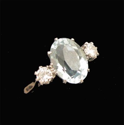 Appraisal: An aquamarine and diamond ring the oval shaped aquamarine is