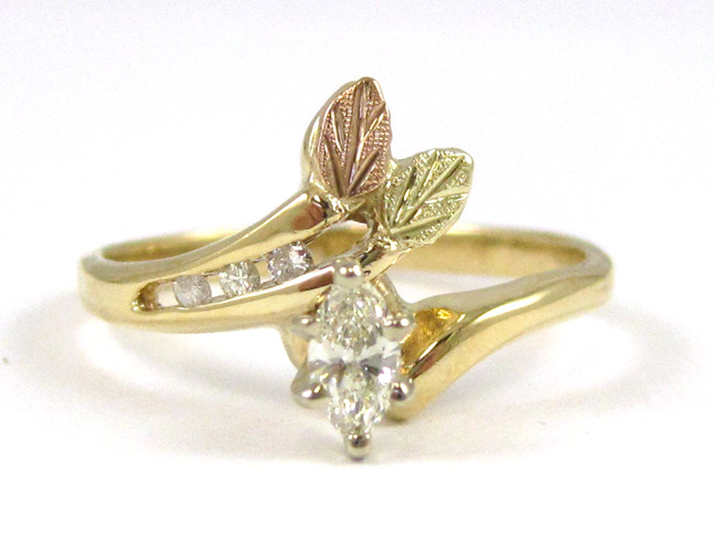 Appraisal: DIAMOND AND TEN KARAT GOLD RING The yellow and rose