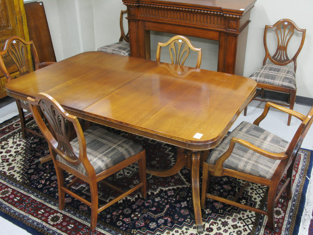 Appraisal: FEDERAL STYLE MAHOGANY DINING TABLE AND CHAIR SET American mid-