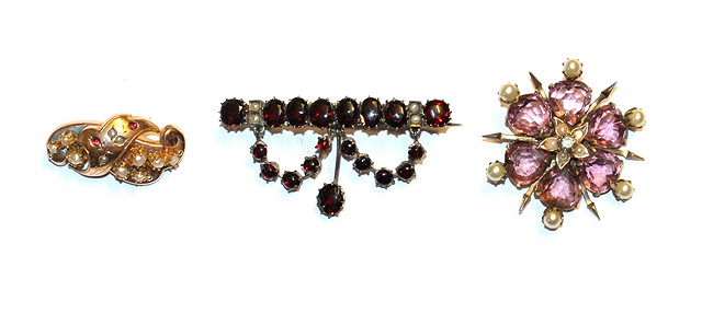 Appraisal: A GARNET AND PEARL BAR BROOCH with attached garnet drops