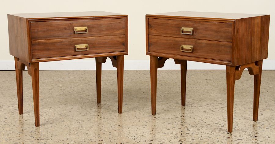 Appraisal: PAIR MID CENTURY MODERN WALNUT END TABLES A pair of