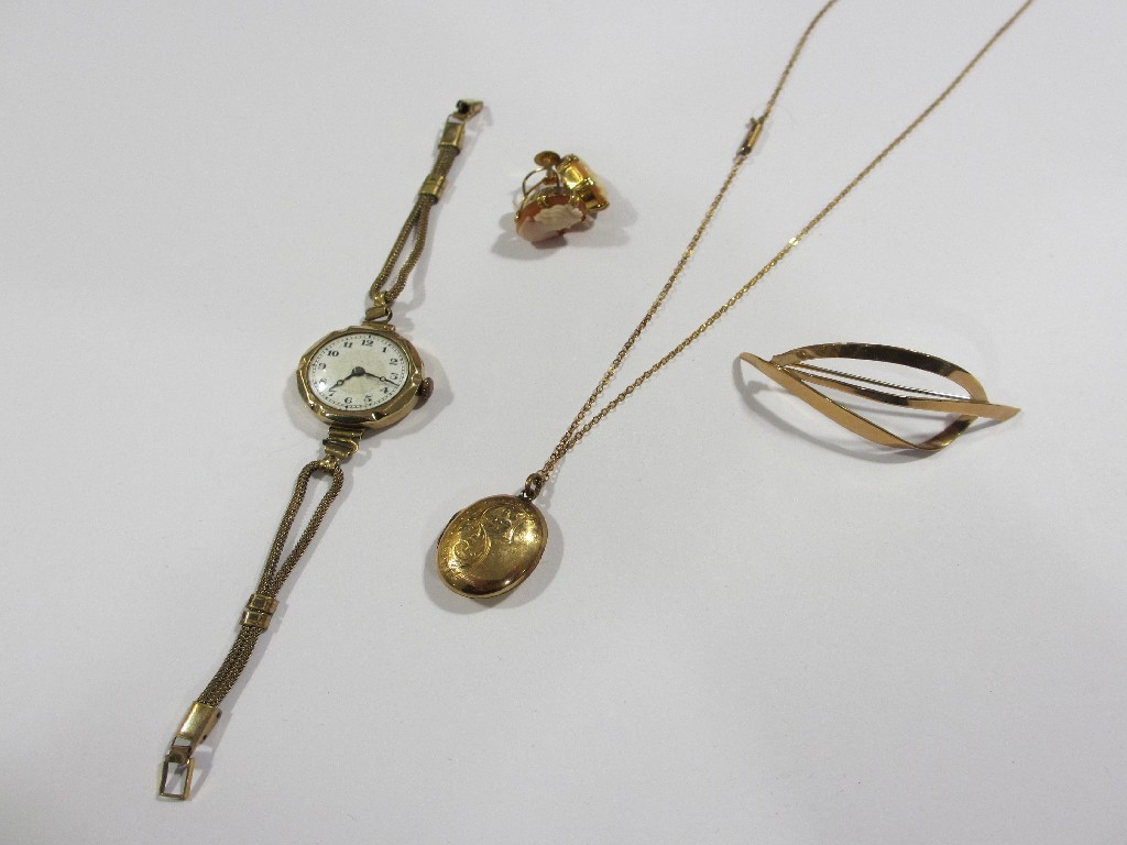 Appraisal: Lot comprising ct gold items to include leaf brooch mounted